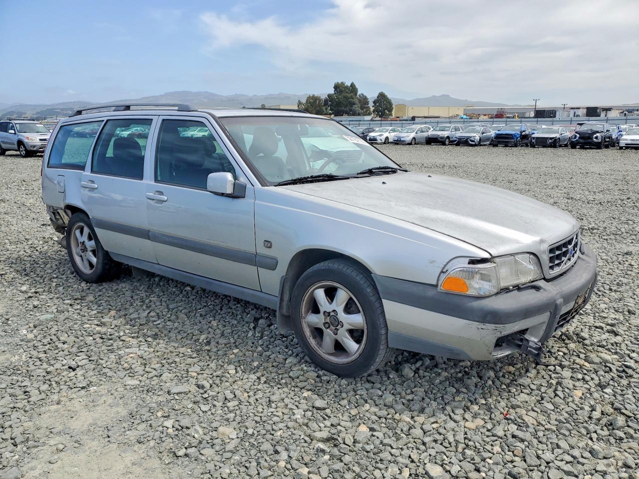 2000 VOLVO V70