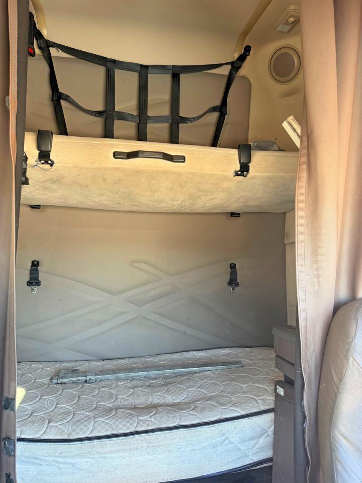 2016 VOLVO Vn