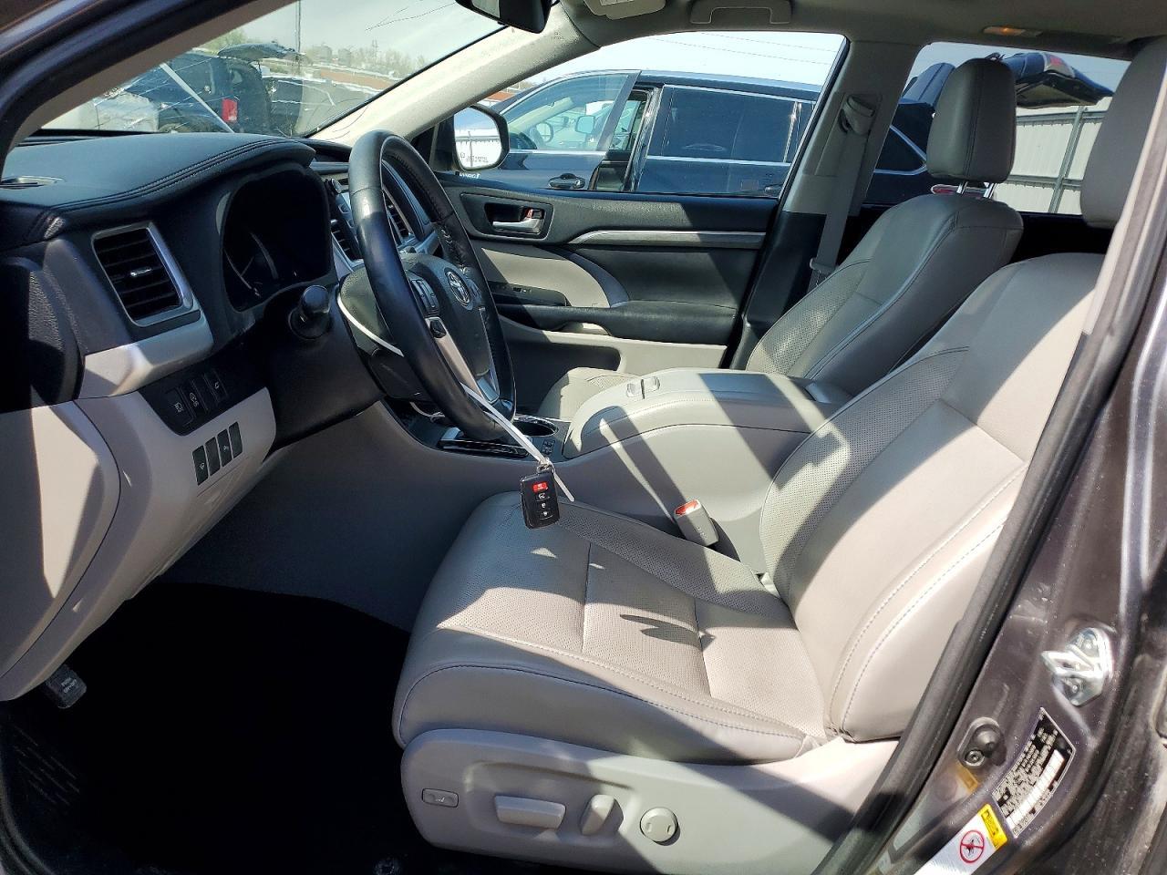 2017 TOYOTA HIGHLANDER