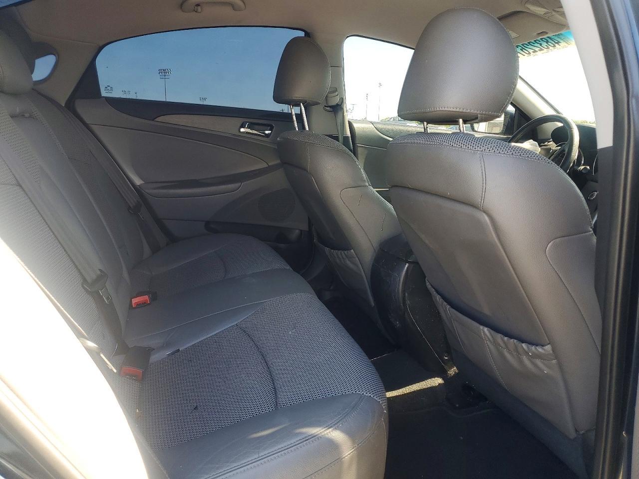 2011 HYUNDAI SONATA
