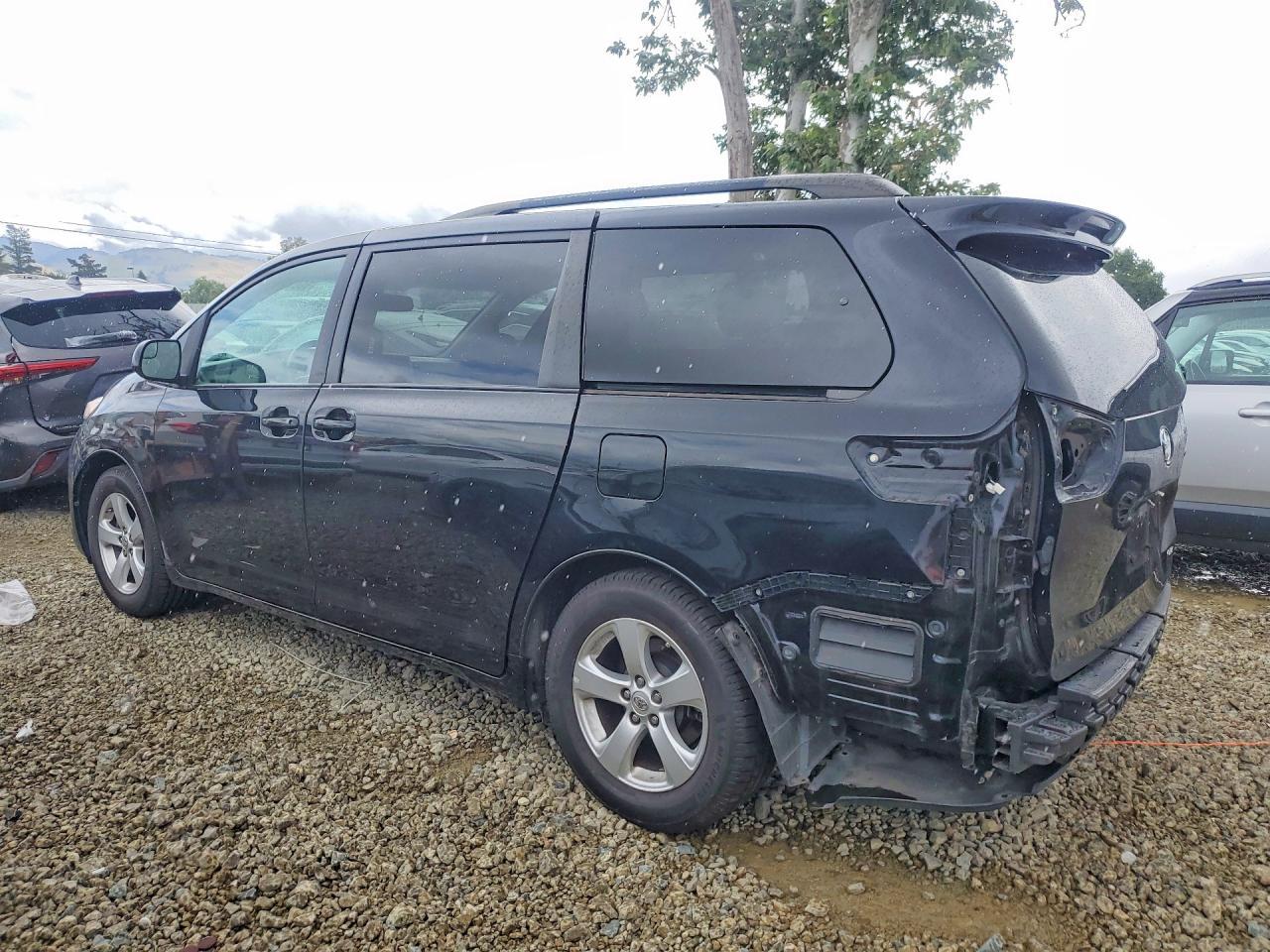 2016 TOYOTA SIENNA