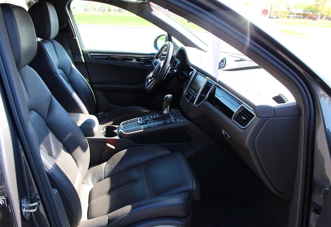 2015 PORSCHE Macan