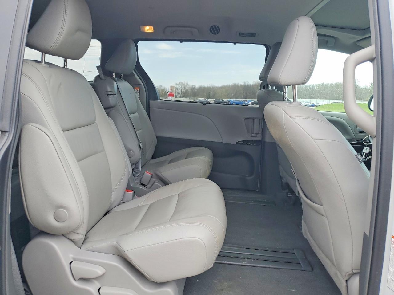 2019 TOYOTA SIENNA