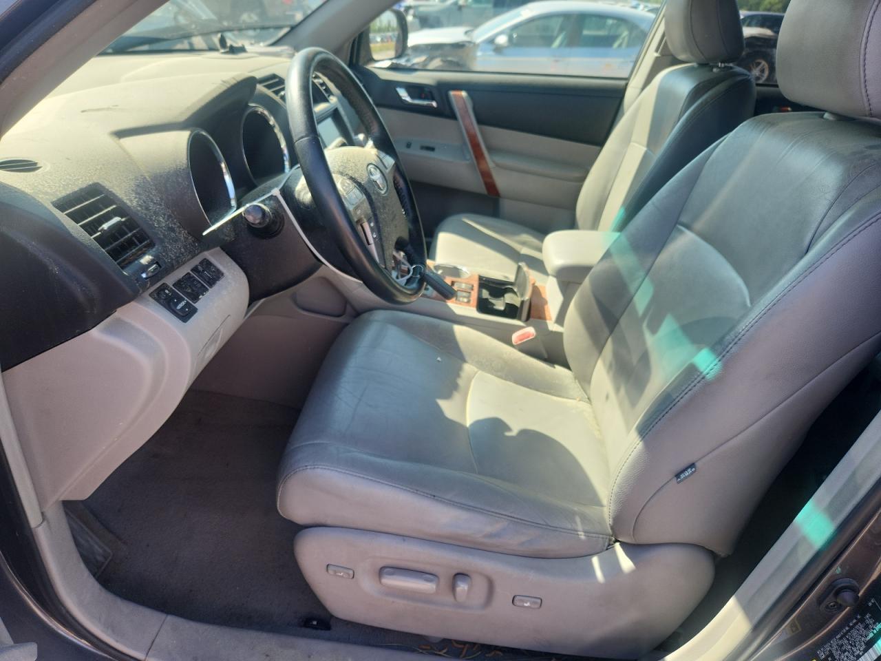 2010 TOYOTA HIGHLANDER