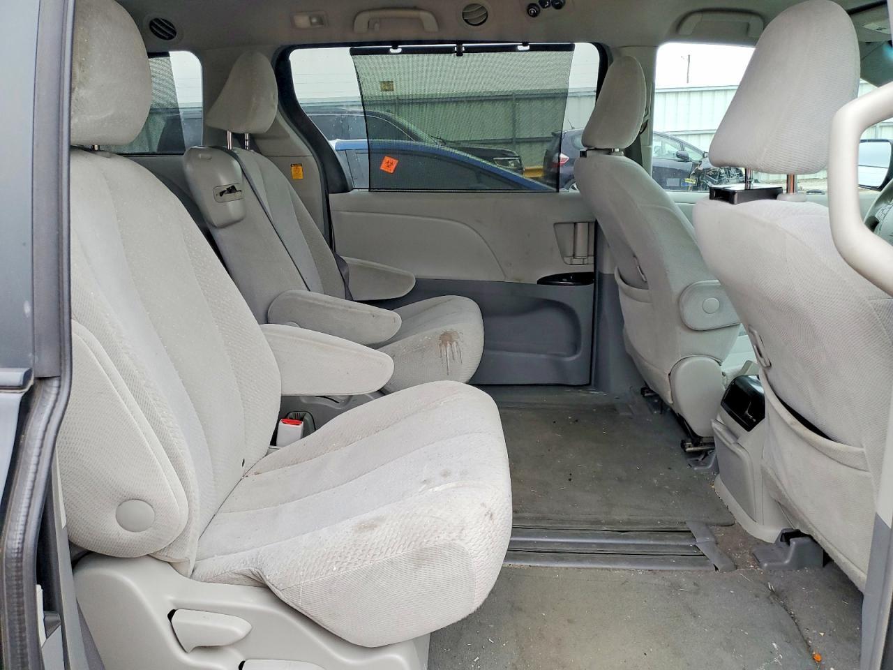 2011 TOYOTA SIENNA