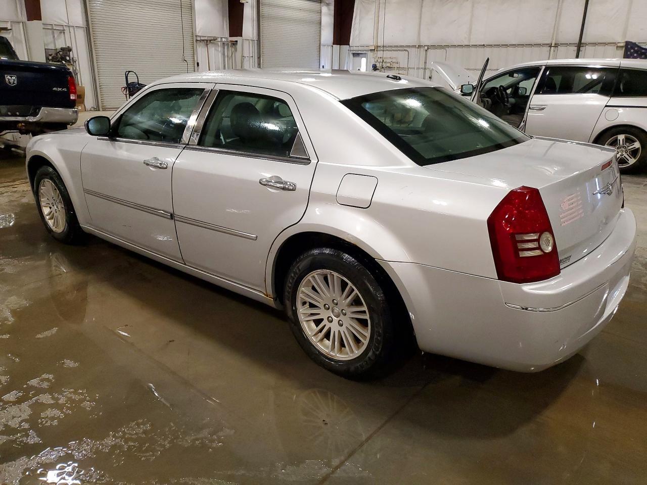 2010 CHRYSLER 300