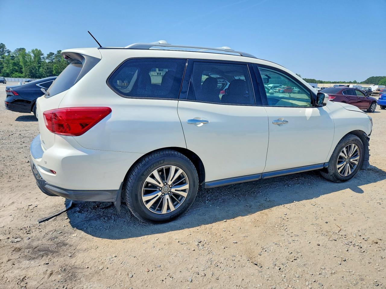 2017 NISSAN PATHFINDER