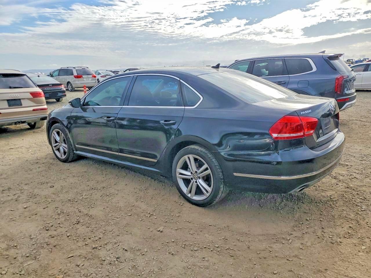 2012 VOLKSWAGEN Passat