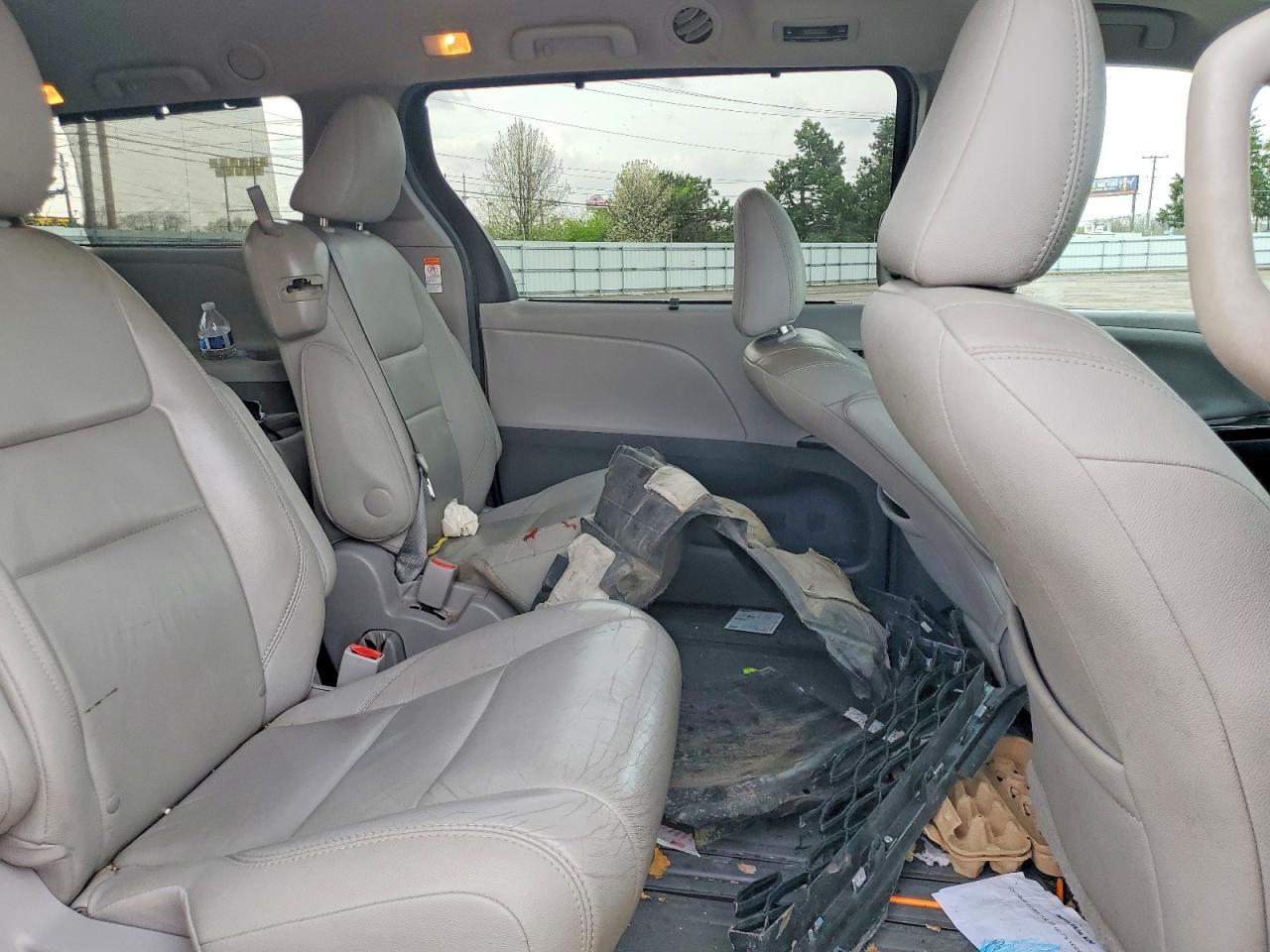 2015 TOYOTA SIENNA