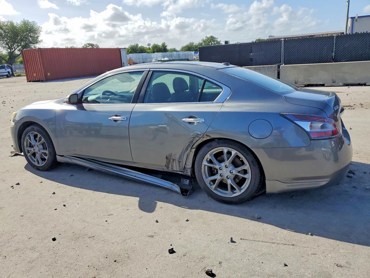 2014 NISSAN Maxima