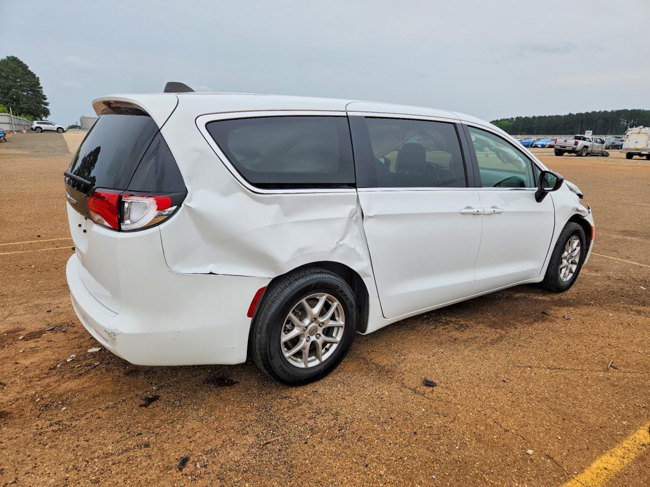 2024 CHRYSLER Voyager