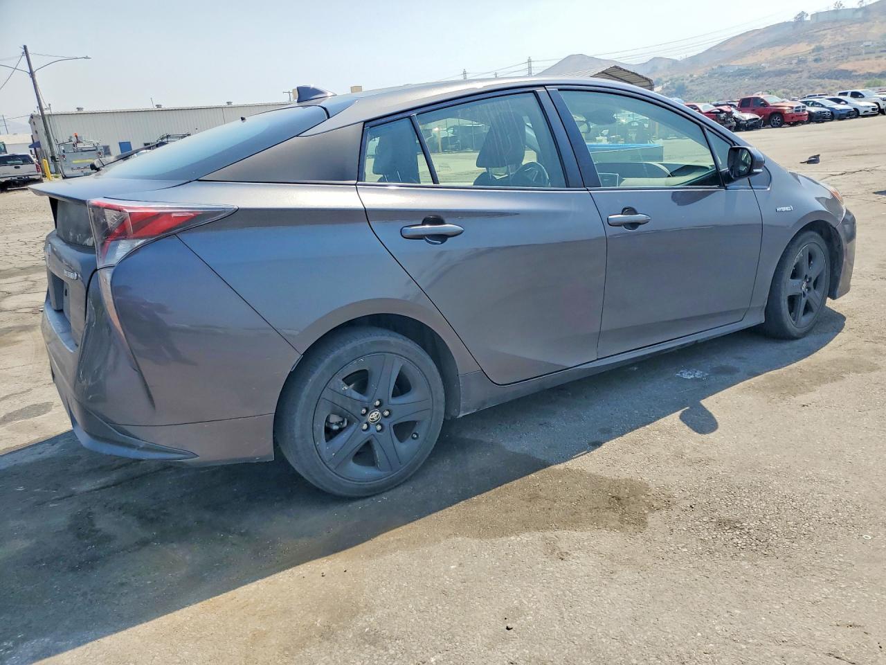 2016 TOYOTA PRIUS