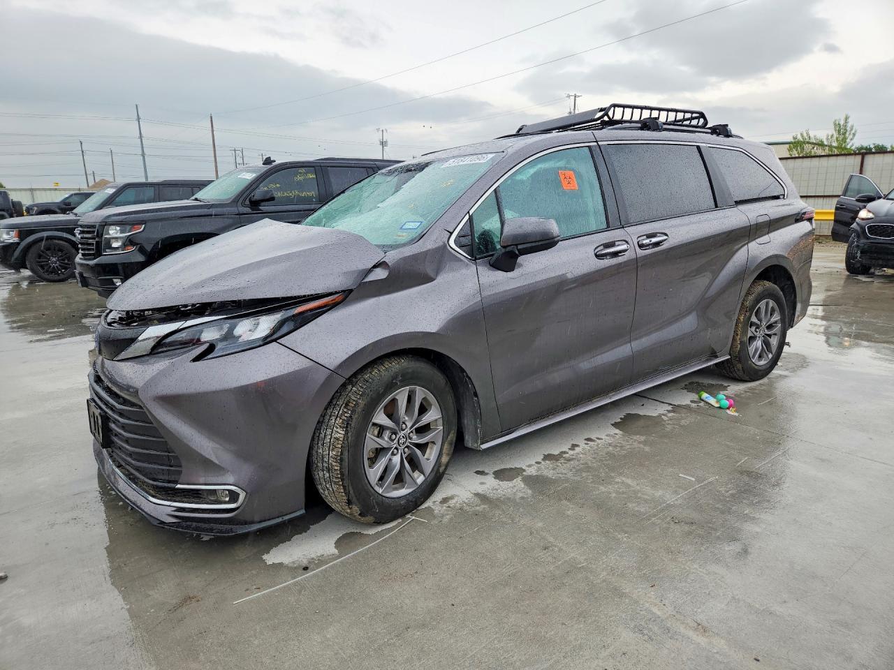 2024 TOYOTA SIENNA