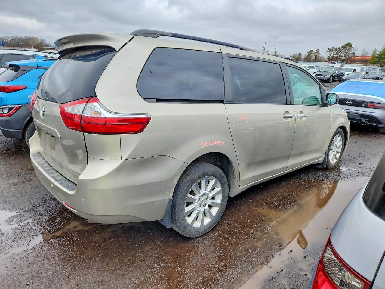 2015 TOYOTA SIENNA