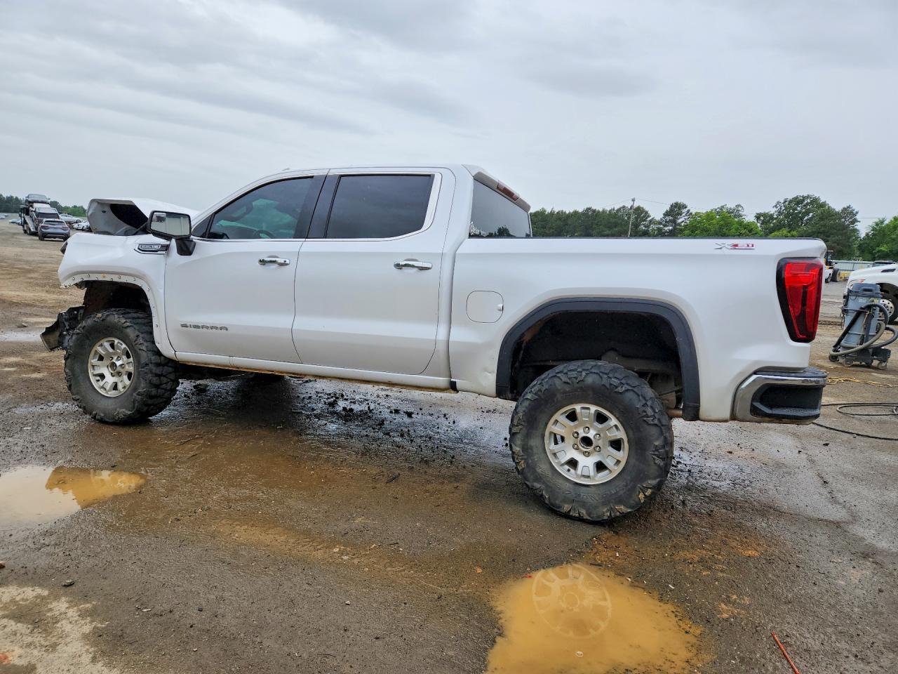 2023 GMC Sierra