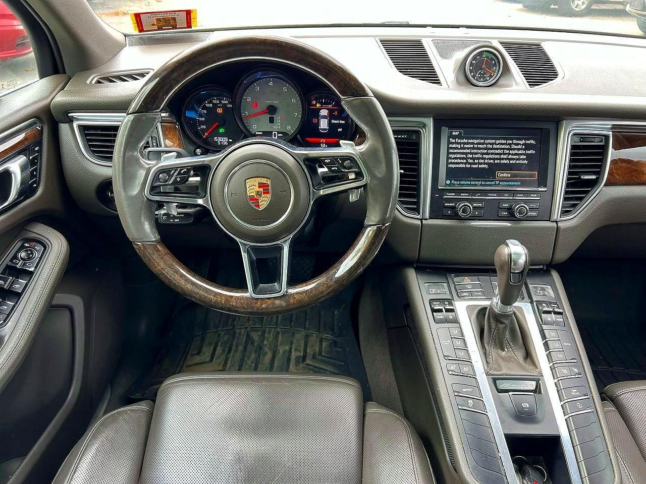 2015 PORSCHE Macan