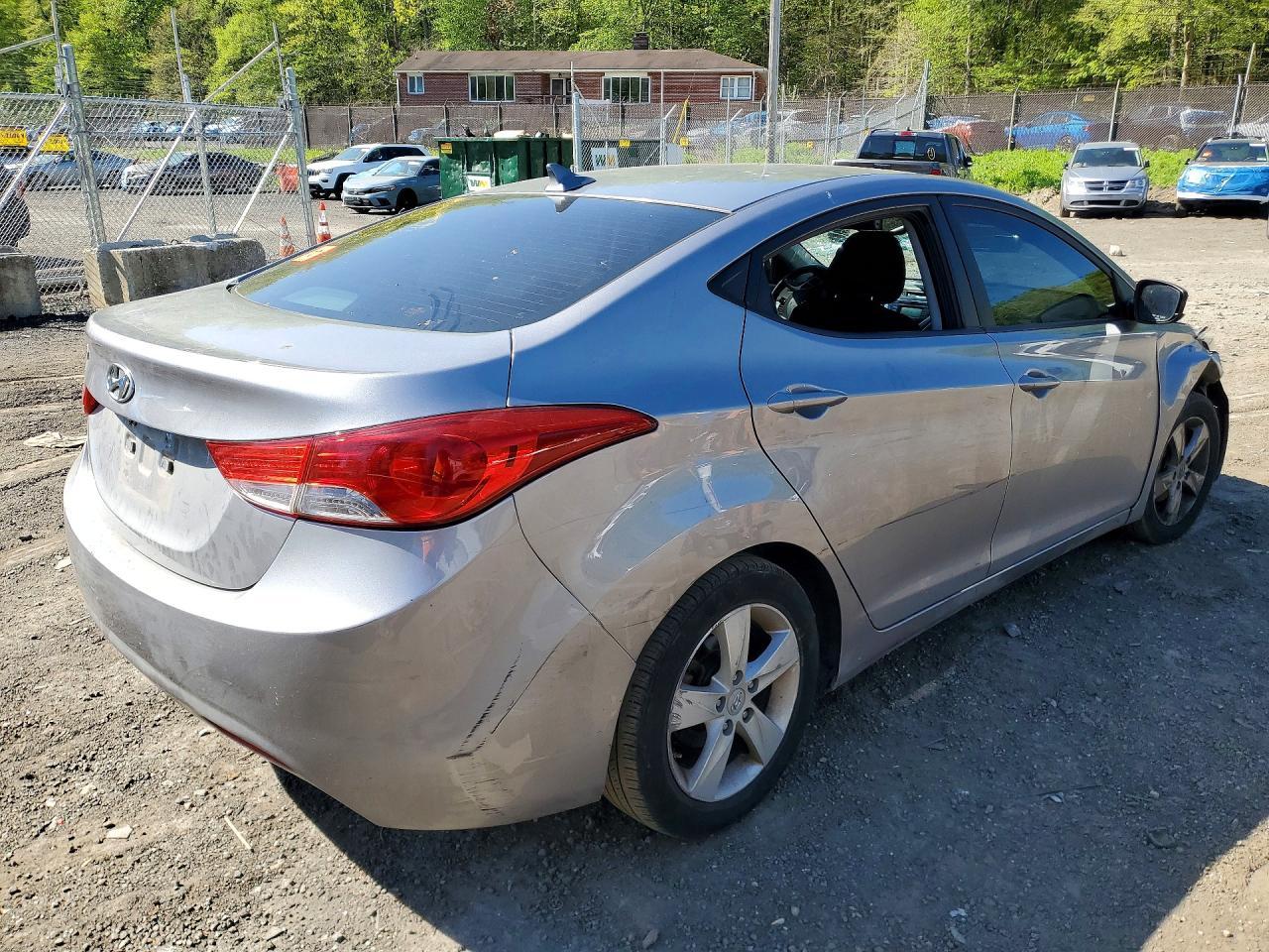 2012 HYUNDAI ELANTRA