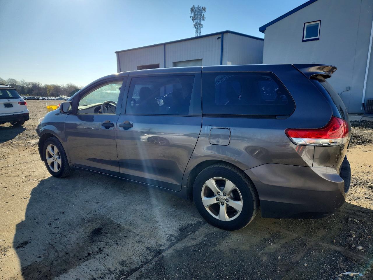2013 TOYOTA SIENNA