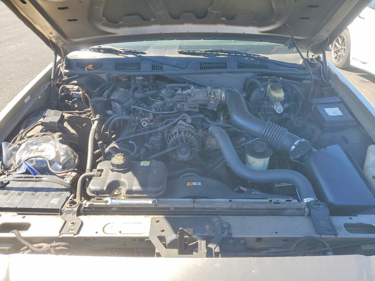 2002 FORD Crown Victoria