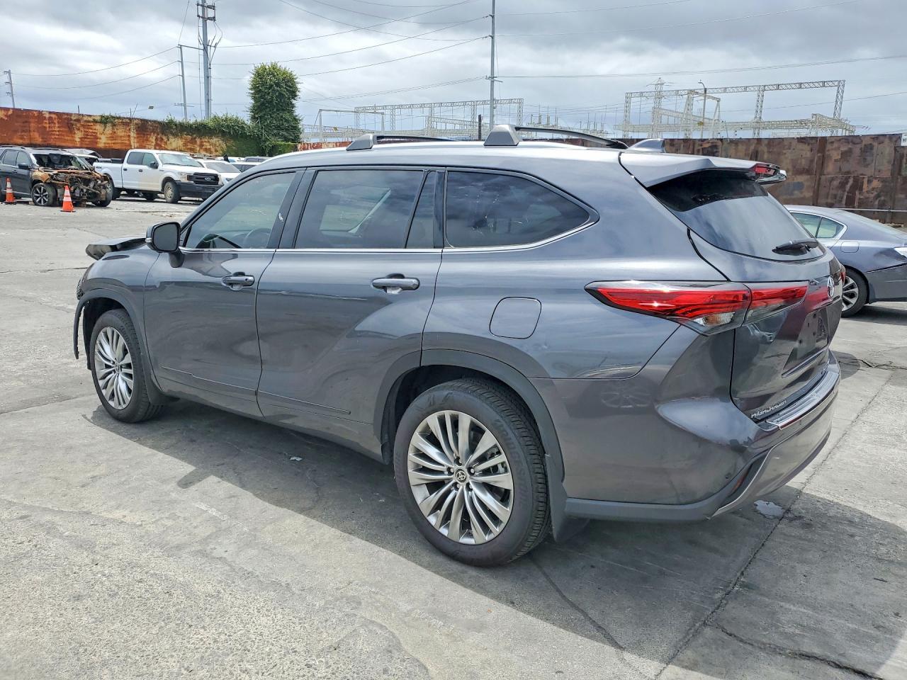 2023 TOYOTA HIGHLANDER