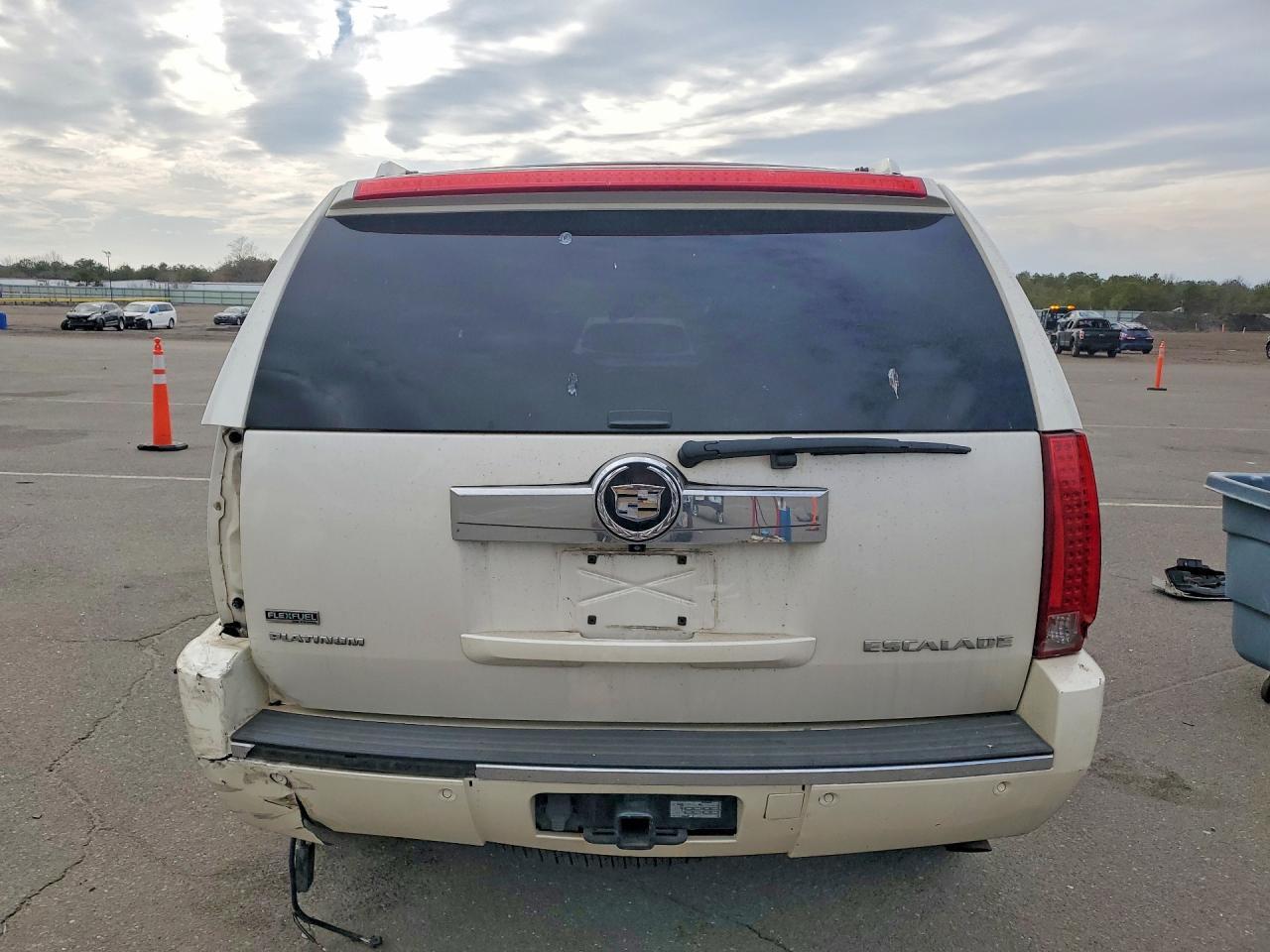 2011 CADILLAC ESCALADE