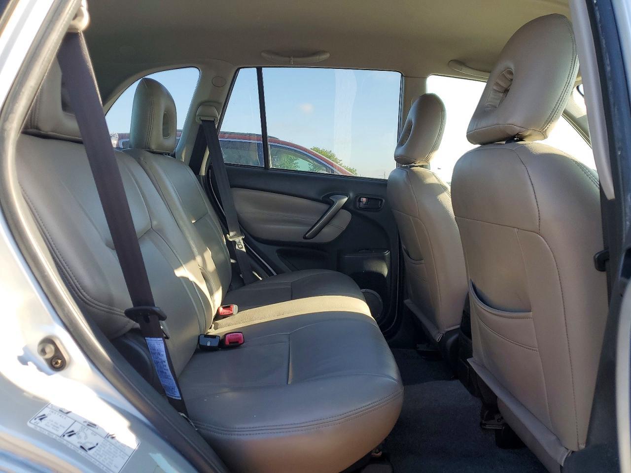 2004 TOYOTA RAV4