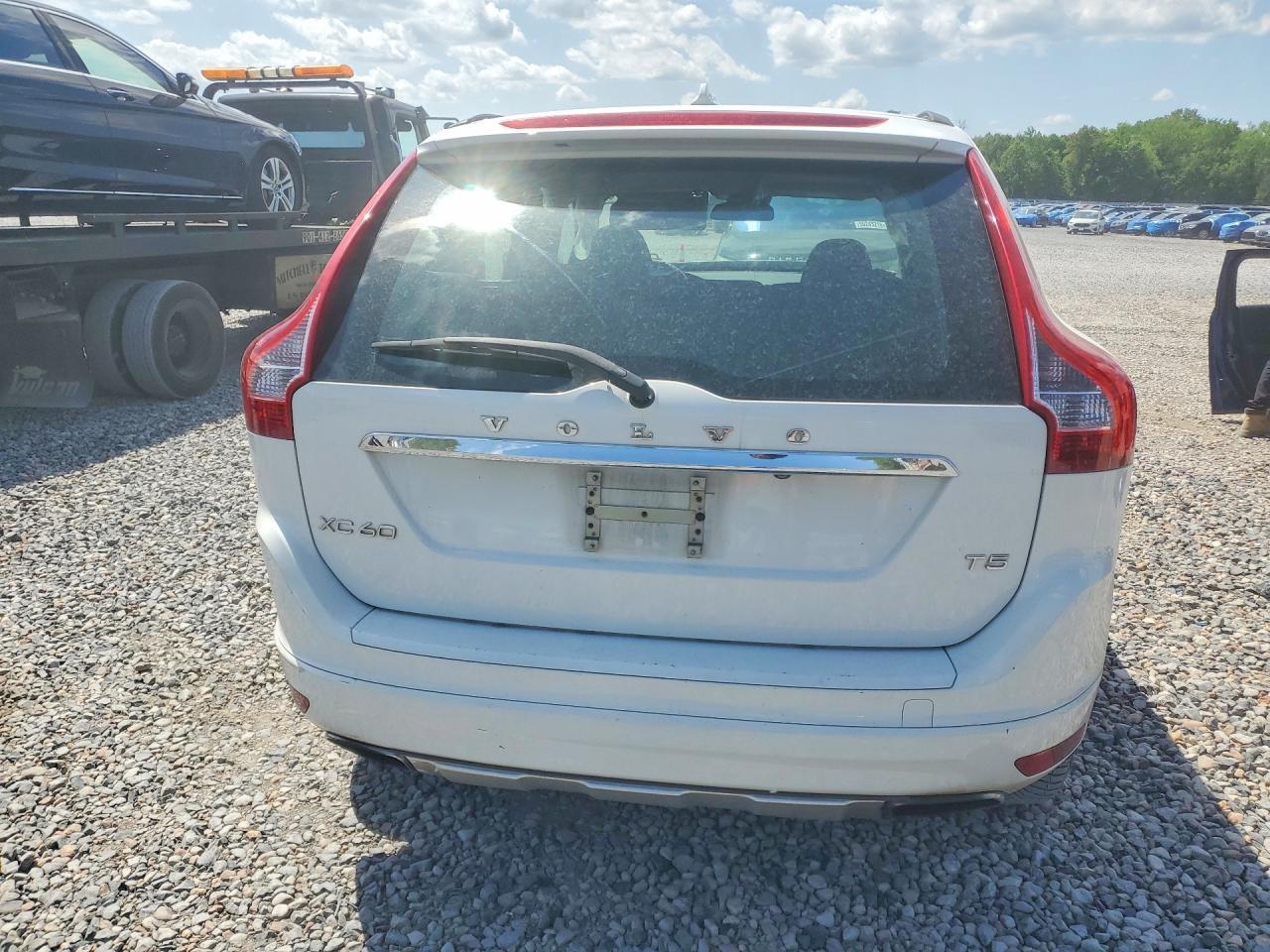 2015 VOLVO XC60