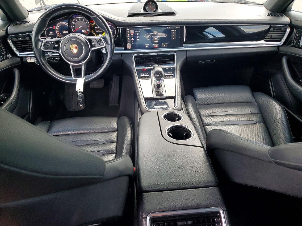 2018 PORSCHE Panamera