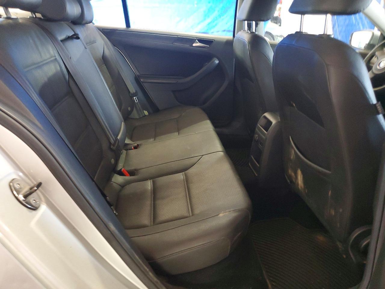 2011 VOLKSWAGEN JETTA