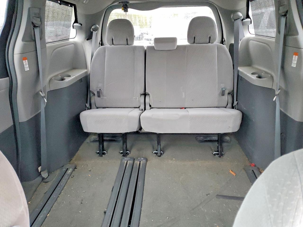 2017 TOYOTA SIENNA