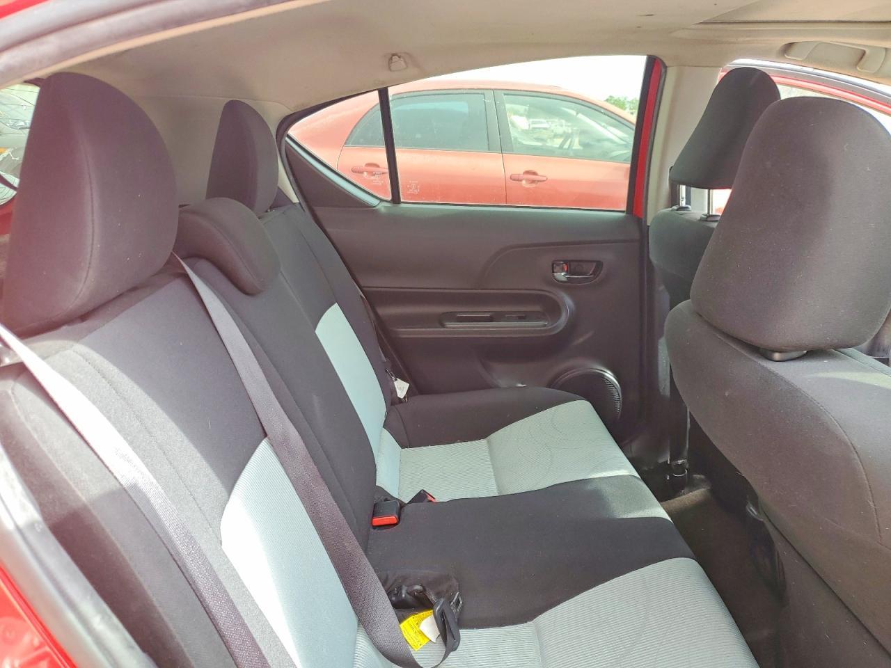 2017 TOYOTA Prius c
