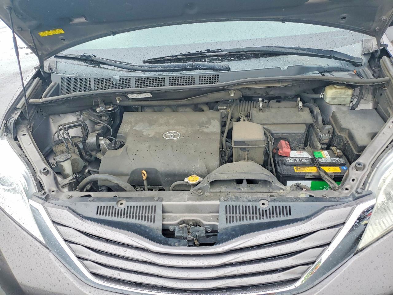2016 TOYOTA SIENNA