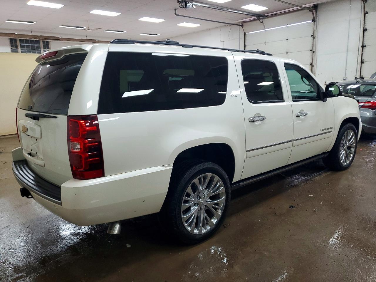 2014 CHEVROLET Suburban