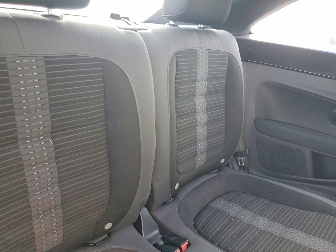 2012 VOLKSWAGEN Beetle