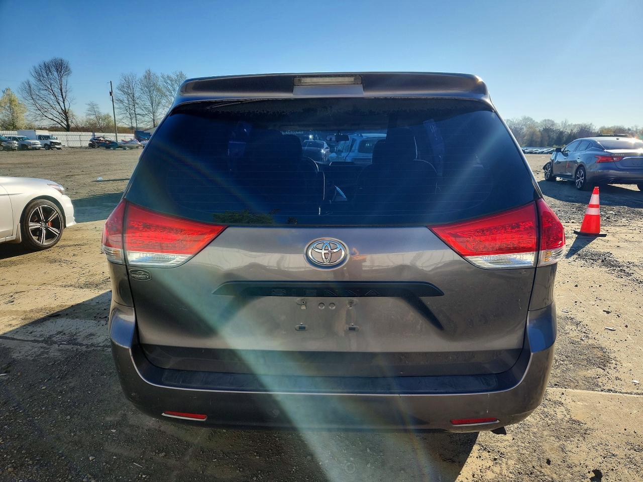 2013 TOYOTA SIENNA