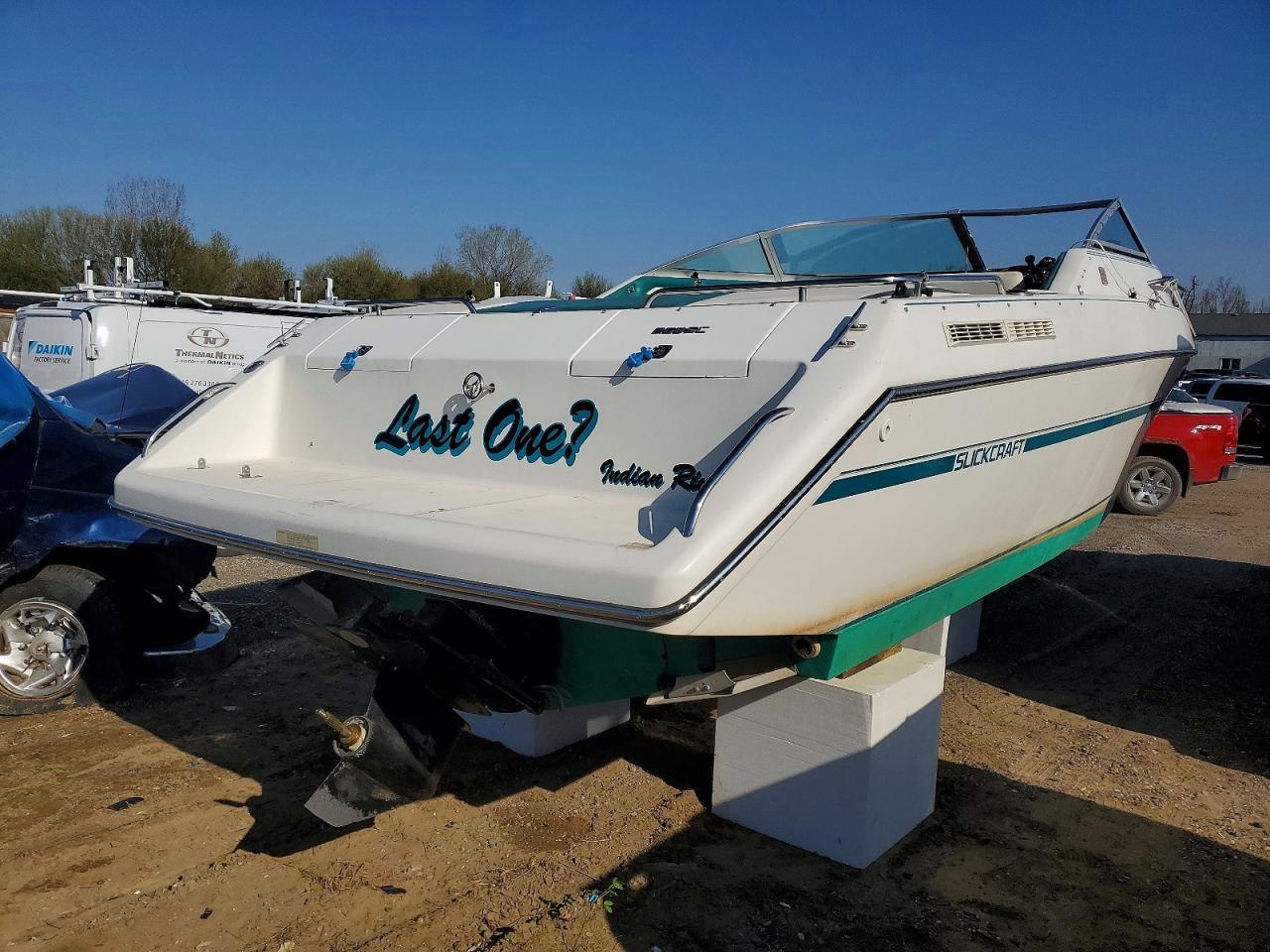 1989 Slickcraft 268sc