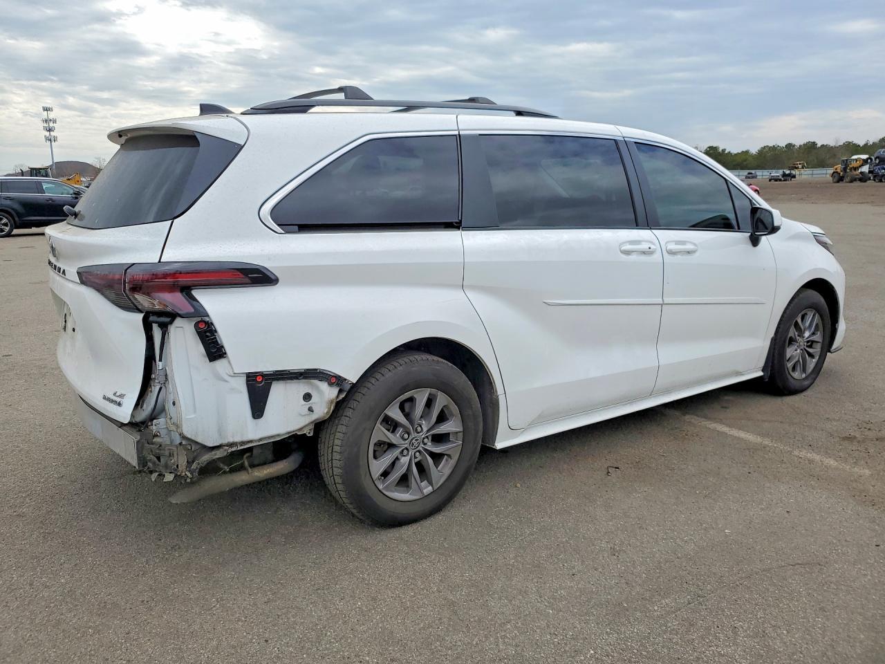 2024 TOYOTA SIENNA