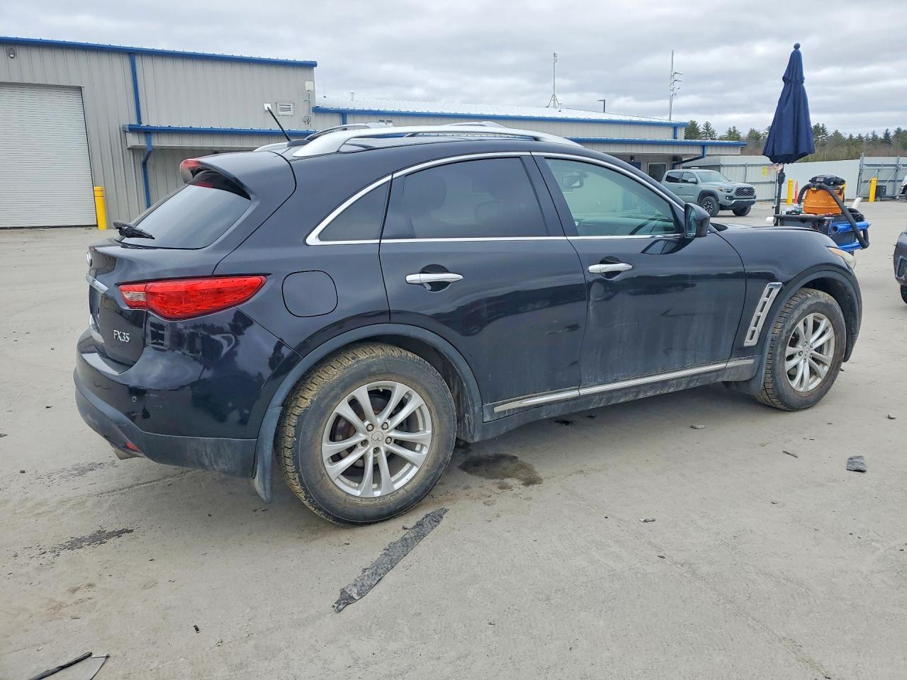 2011 INFINITI FX35