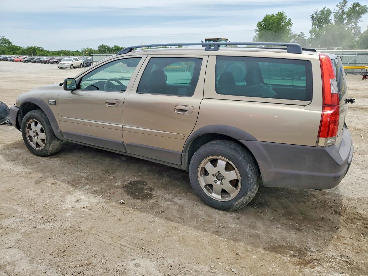 2004 VOLVO XC70
