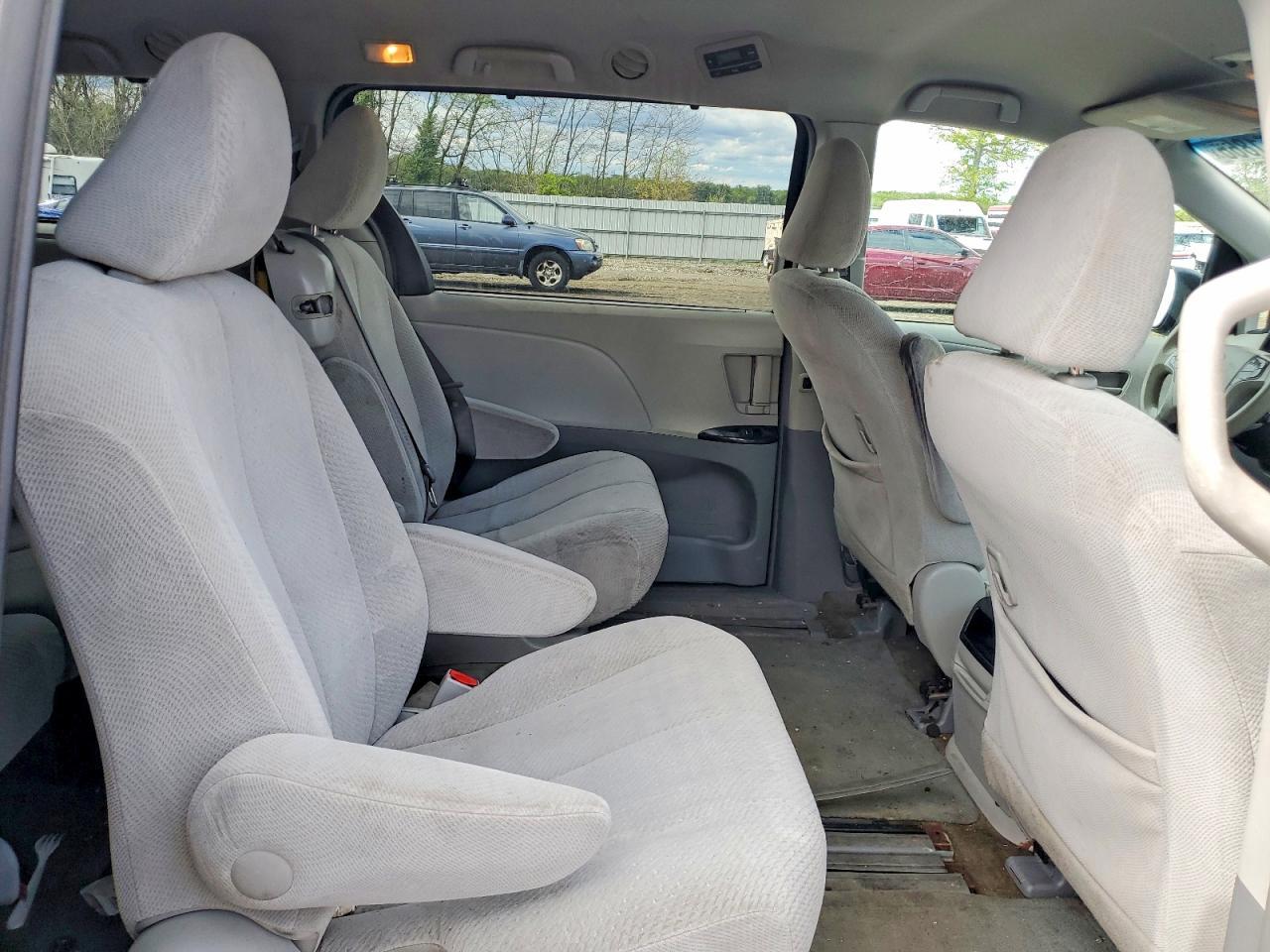 2013 TOYOTA SIENNA