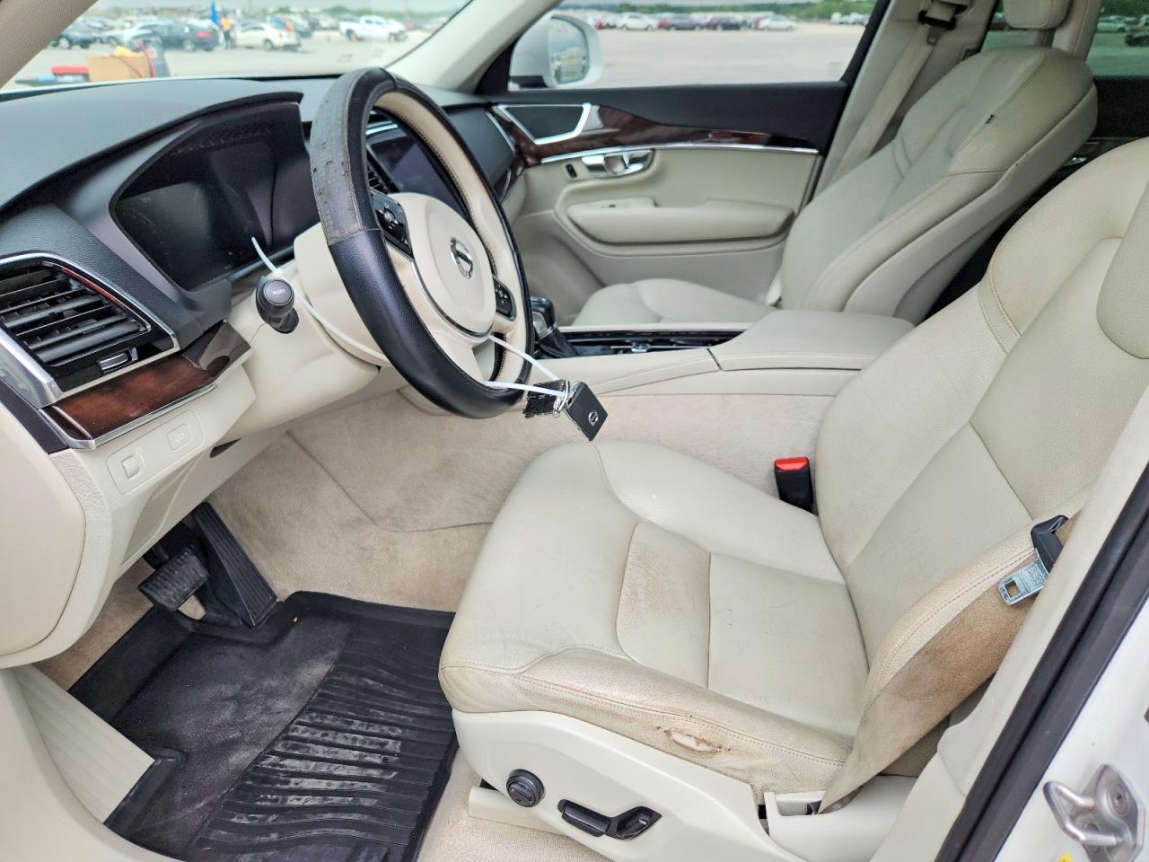 2016 VOLVO XC90
