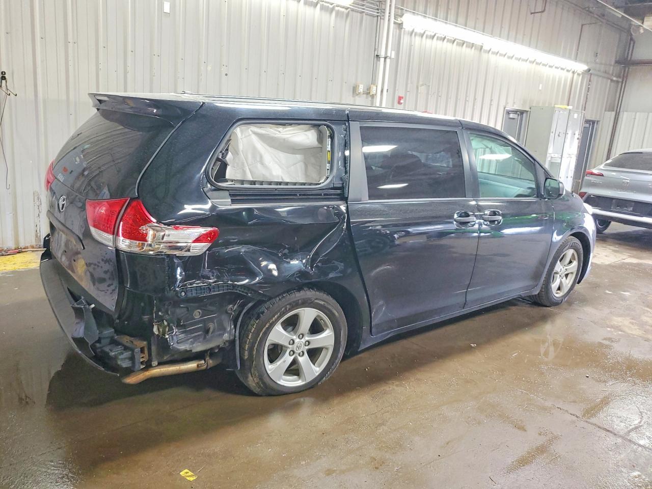 2013 TOYOTA SIENNA