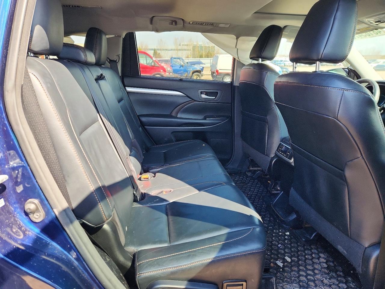 2016 TOYOTA HIGHLANDER