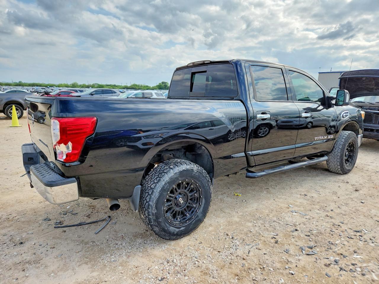 2016 NISSAN Titan