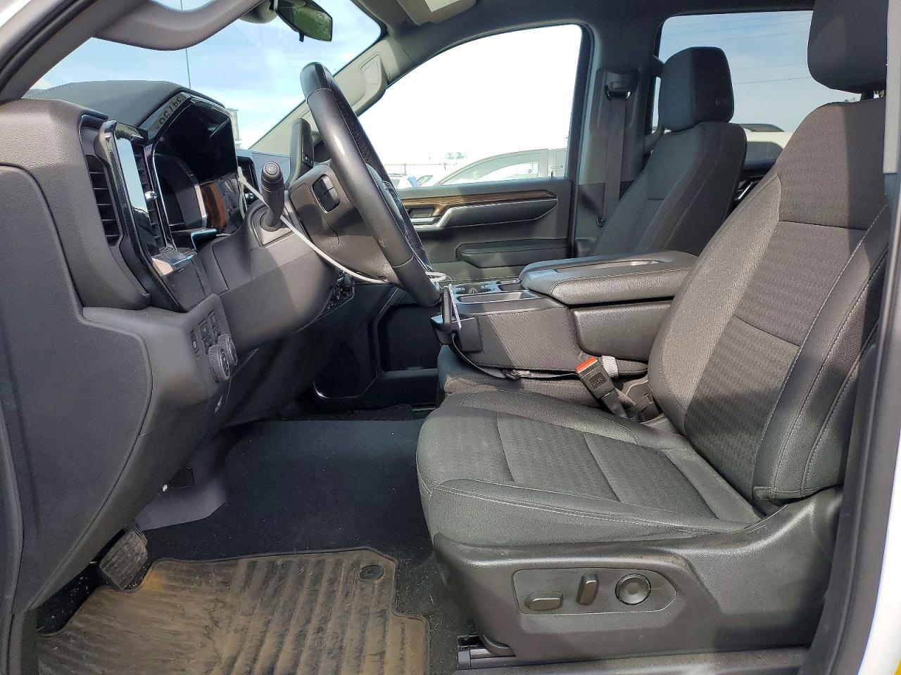 2024 CHEVROLET Silverado