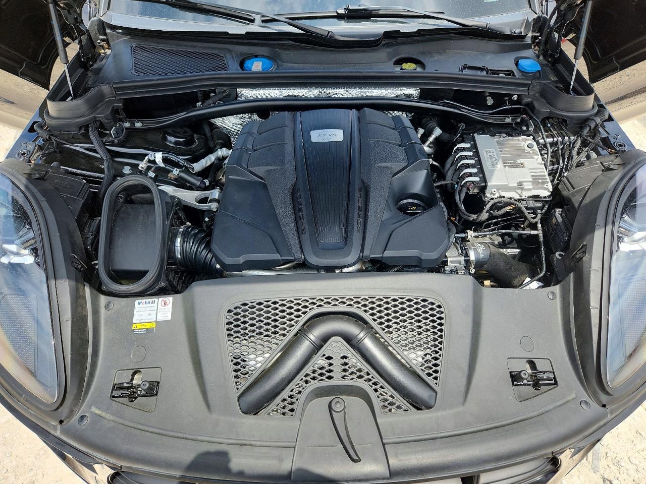 2021 PORSCHE Macan