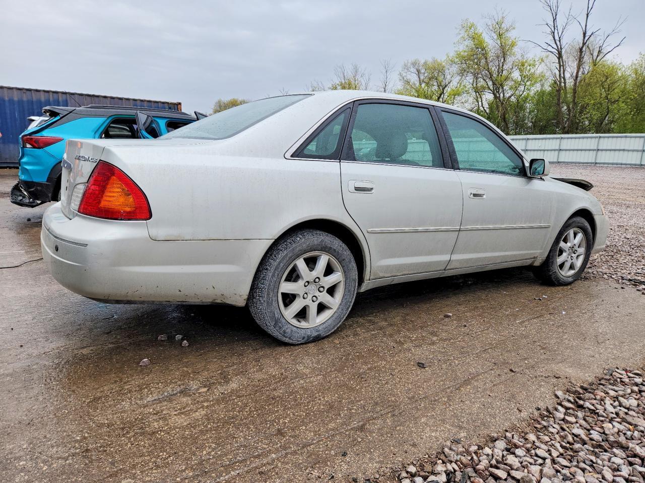 2002 TOYOTA Avalon