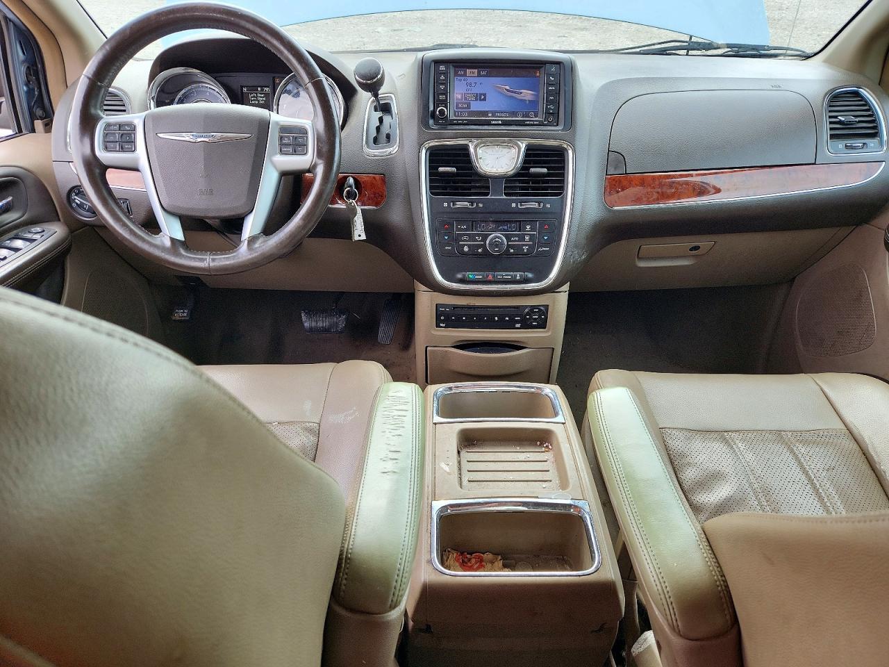 2013 CHRYSLER Town & Country