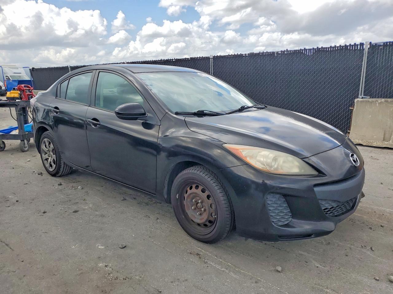 2013 MAZDA 3