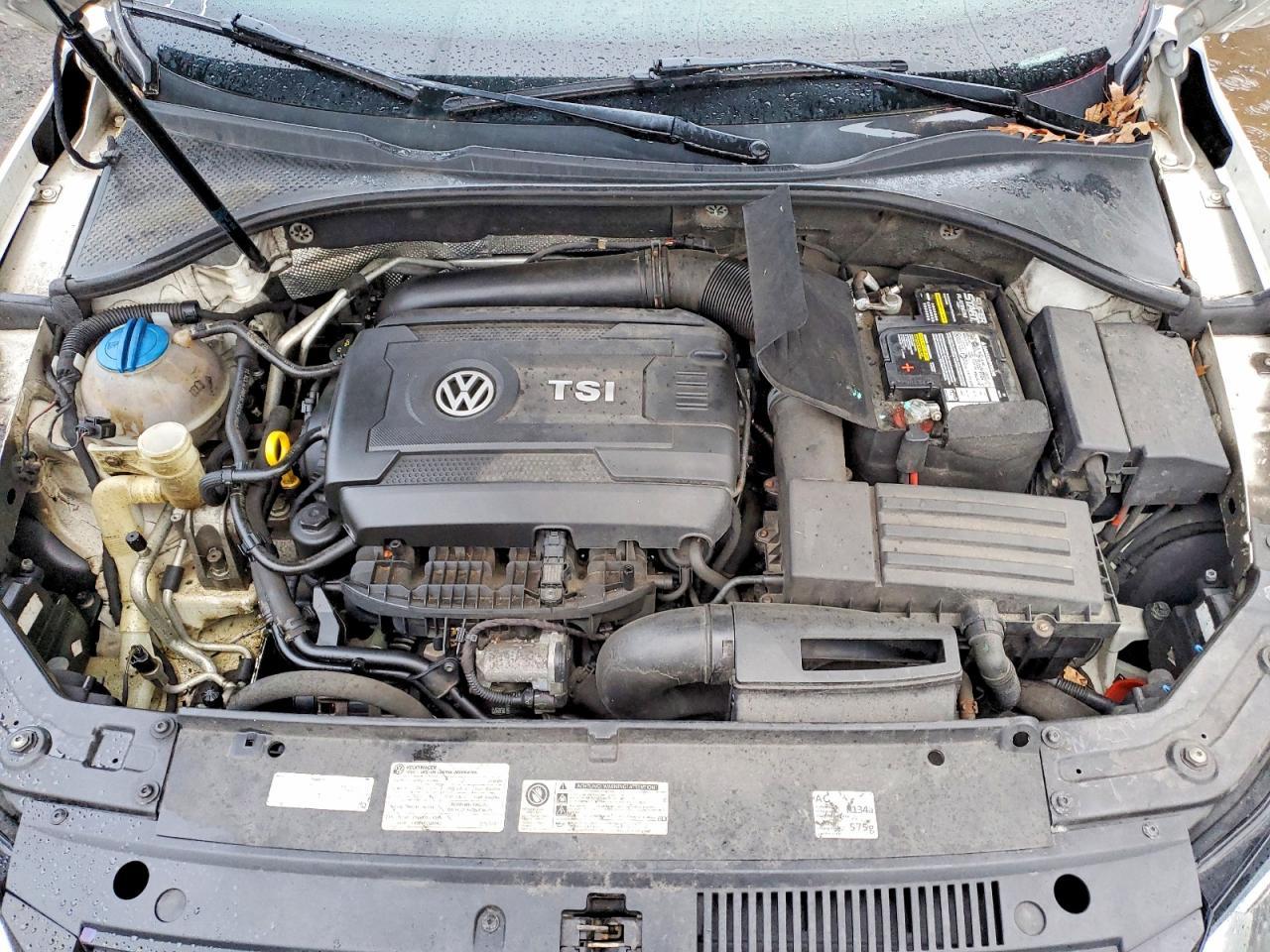 2014 VOLKSWAGEN Passat